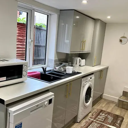 4 Bedroom Terrace House Wellingborough Exterior photo
