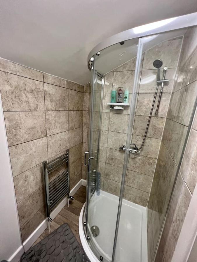 4 Bedroom Terrace House Holiday home Wellingborough