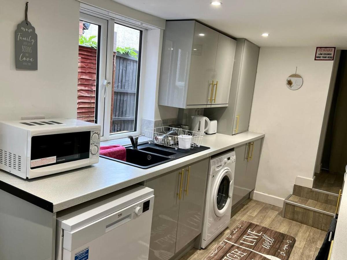 Holiday home 4 Bedroom Terrace House Wellingborough