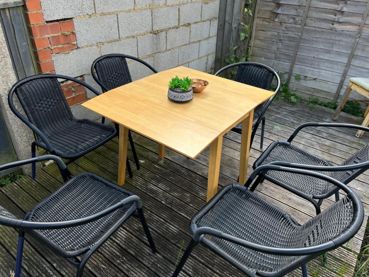 4 Bedroom Terrace House Holiday home Wellingborough